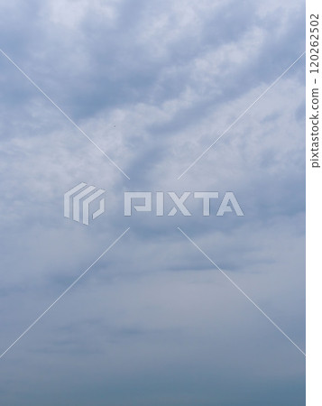 深秋多雲的天空 22 120262502