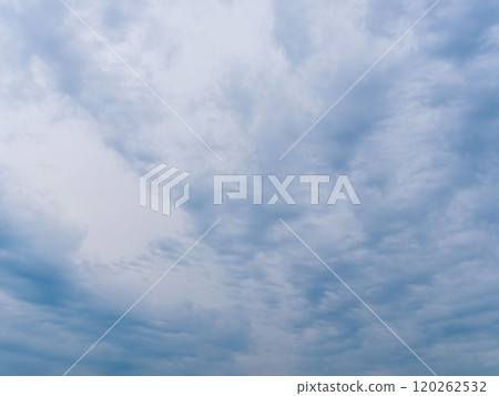 深秋多雲的天空 10 120262532