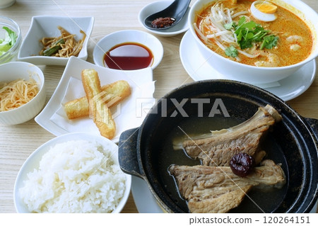 新加坡肉骨茶和叻沙 新加坡肉骨茶和叻沙 120264151