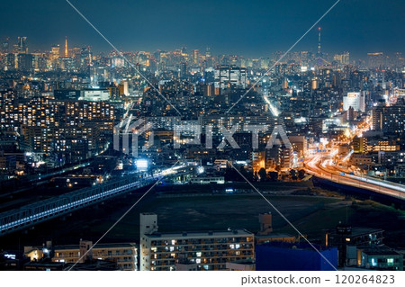 [100夜景]川崎市，從川崎市政府Sky Deck（東京市中心方向）看到的夜景 120264823