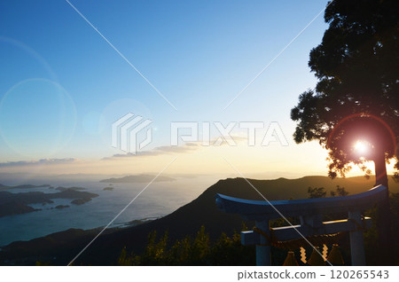 Kuratake Shrine and the sunset, Kuratake-cho, Amakusa City, Kumamoto Prefecture 120265543