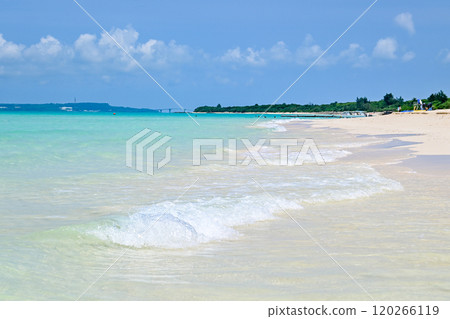 宮古島與那霸前濱海灘的美景 宮古島與那霸前濱海灘的美景 120266119