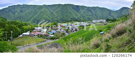 從丹澤山三晴山眺望道志地塊的麥一郎山和乳童丸全景 從丹澤山三晴山眺望道志地塊的麥一郎山和乳童丸全景 120266174
