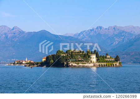 View of Isola Bella (one of the Borromean Islands of Lago Maggiore) from Stresa town, Italy 120266399