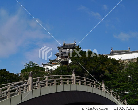 Fukuchiyama Castle and Taiko Bridge, symbols of Fukuchiyama City, Kyoto Prefecture 120267192