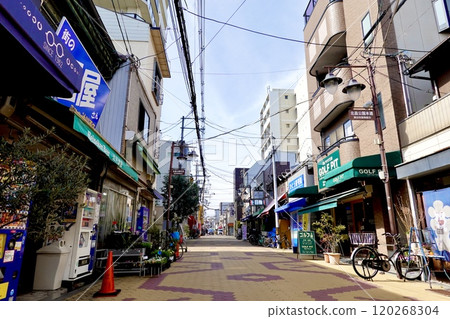 從大阪市阿倍野區中道街阿倍野王子商店街拱廊南端向西看的北畠公園本通商店街 從大阪市阿倍野區中道街阿倍野王子商店街拱廊南端向西看的北畠公園本通商店街 120268304