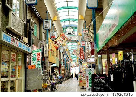 大阪市阿倍野區中道街阿倍野王子商店街拱廊街風景 大阪市阿倍野區中道街阿倍野王子商店街拱廊街風景 120268319