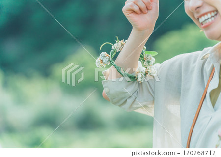 Wreath of white clover 120268712