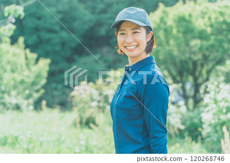 A working woman wearing a blue polo shirt and a blue cap 120268746