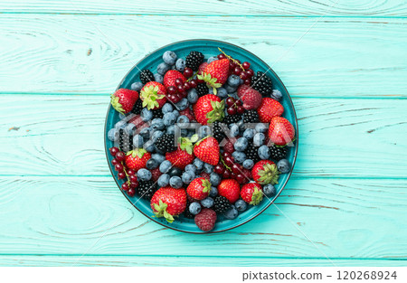 Mix of ripe colorful berries in bowl photography . Blueberry , strawberry , raspberry , blackberry and red currant . Top view 120268924