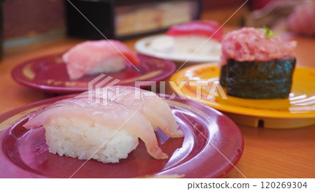 Japanese conveyor belt sushi menu (tuna toppings) 120269304