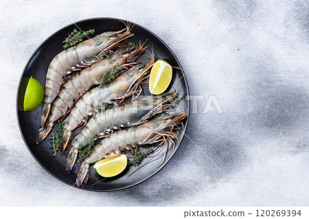 Raw big tiger ( king ) shrimps photography . Top view Raw big tiger ( king ) shrimps photography . Top view 120269394