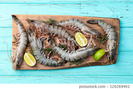 Raw big tiger ( king ) shrimps photography . Top view Raw big tiger ( king ) shrimps photography . Top view 120269401