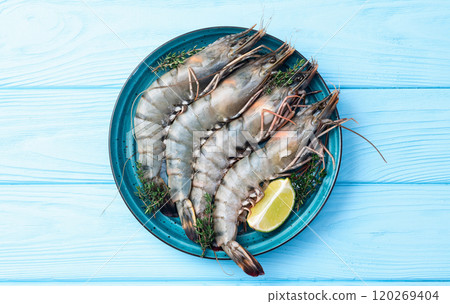 Raw big tiger ( king ) shrimps photography . Top view Raw big tiger ( king ) shrimps photography . Top view 120269404