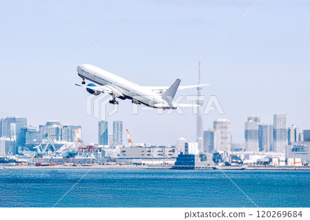 從羽田機場起飛的客機和建築物 120269684