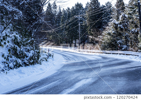 Snowy road, icy road (near Oyama Kyoganari) 120270424