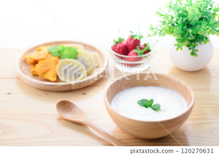 木碗中的優格（原味優格） 120270631