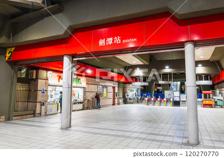 台北 距離士林夜市最近的車站： 劍潭站 120270770