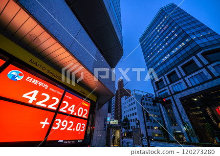 Tokyo cityscape in Japan breaks through the 42,000 yen mark for the first time. The highest price in history for three consecutive days... Stock price/closing price = 11th, Nihonbashi Kabutocho 120273280