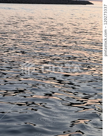 Evening Water Waves Reflecting Subtle Pink Sky 120273337