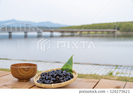 Shijimi clam and shijimi shellfish miso soup 120273621