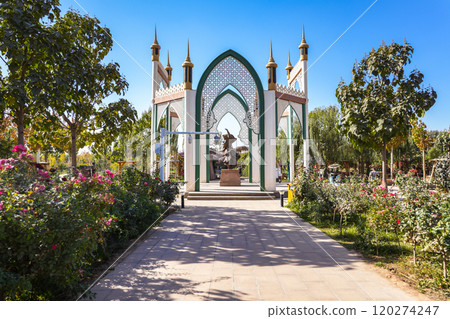 Mausoleum of Apak Khoja and Tomb of the Fragrant Concubine in Kashgar, Western of China. 120274247