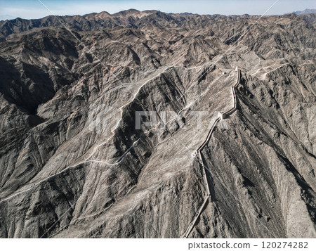 Aerial view of The Overhanging Great Wall, also recognized as the Xuanbi Great Wall, Jiayugyan city, Gansu , China 120274282