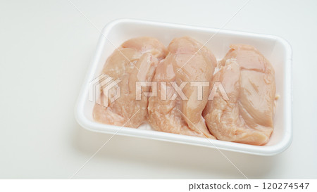 食品托盤中的雞胸肉 120274547