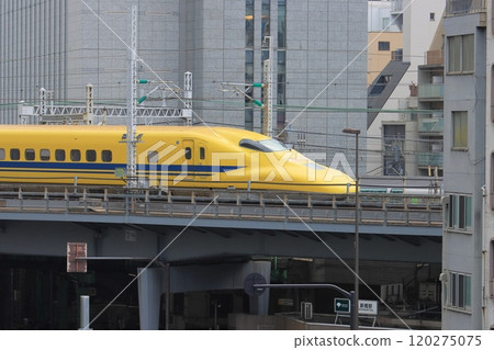 Doctor Yellow running through the city center - Shinkansen electric track comprehensive test car Doctor Yellow running through the city center - Shinkansen electric track comprehensive test car 120275075