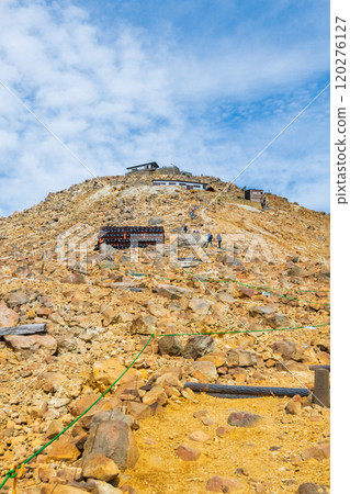 Climbing Mt. Ontake in autumn: Otaki summit to Kengamine (Hatcho Darumi) Climbing Mt. Ontake in autumn: Otaki summit to Kengamine (Hatcho Darumi) 120276127