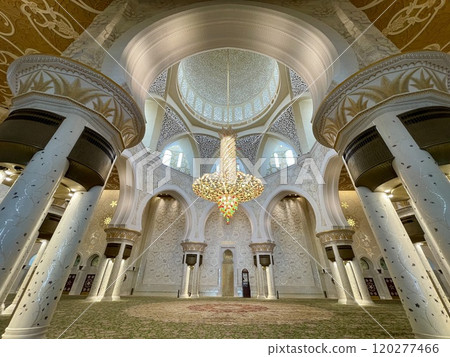 [Abu Dhabi] The Mihrab and gorgeous decorations of the Sheikh Zayed Grand Mosque 120277466