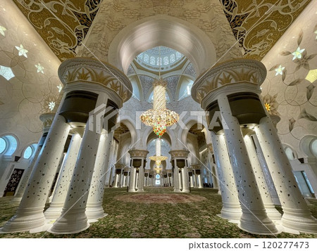 [Abu Dhabi] The magnificent interior of the prayer hall at Sheikh Zayed Grand Mosque 120277473