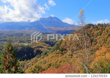 （長野縣）秋天從久藏峠看到的御嶽山 120278583
