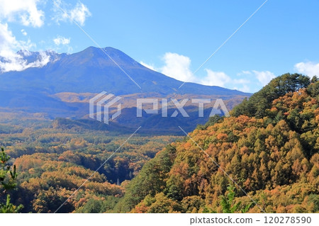 (長野縣)秋天從久藏峠看到的御嶽山 (長野縣)秋天從久藏峠看到的御嶽山 120278590