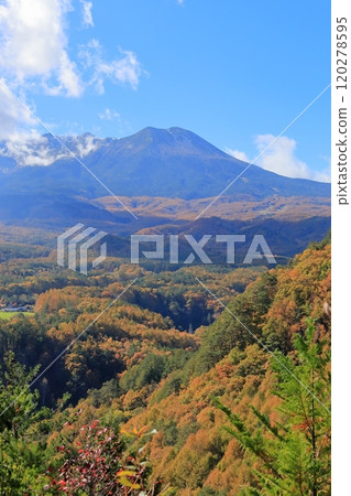 (長野縣)秋天從久藏峠看到的御嶽山 (長野縣)秋天從久藏峠看到的御嶽山 120278595