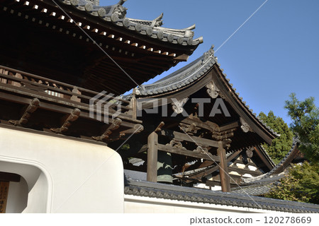 Buttokusan Koshoji Temple: Mountain gate and bell tower (Uji, Kyoto Prefecture) 120278669