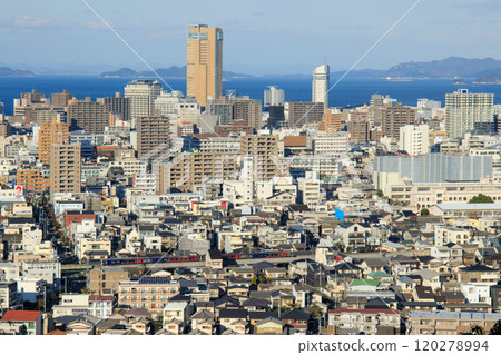 從峰山看高松市和JR高德線 從峰山看高松市和JR高德線 120278994