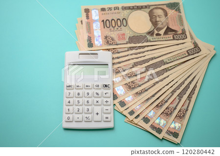 計算器和錢 計算器和錢 120280442