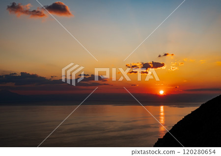 達摩夕陽落在地平線上 達摩夕陽落在地平線上 120280654