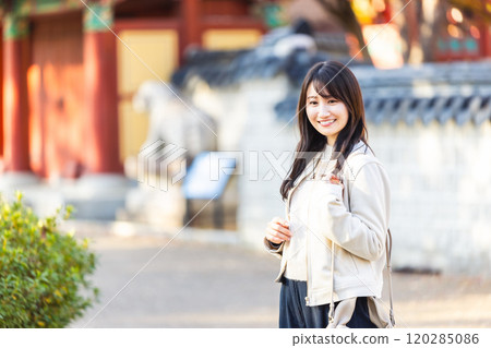 秋天大阪觀光的女性 秋天大阪觀光的女性 120285086