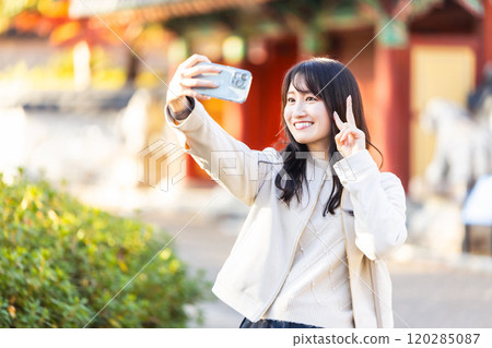 秋天大阪觀光的女性 秋天大阪觀光的女性 120285087
