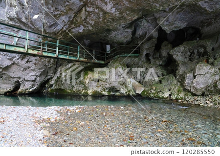 「螳螂岩屋」【洞川自然研究步道健行路線】/奈良縣天川村洞川 120285550