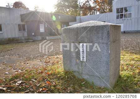 深秋拍攝北海道森町關閉的前姬川小學 深秋拍攝北海道森町關閉的前姬川小學 120285708