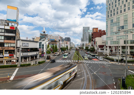 愛知縣豐橋市JR豐橋北口的城市景觀與電車 120285894