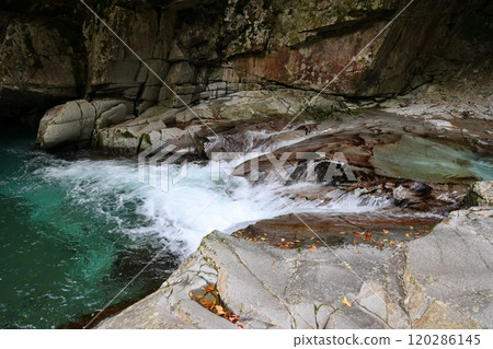 前往河鹿瀑布【洞川自然研究步道步行路線】/奈良縣天川村洞川 120286145