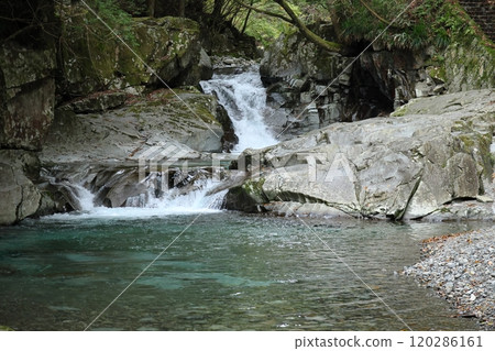「河鹿瀑布」【洞川自然研究步道健行路線】/奈良縣天川村洞川 120286161