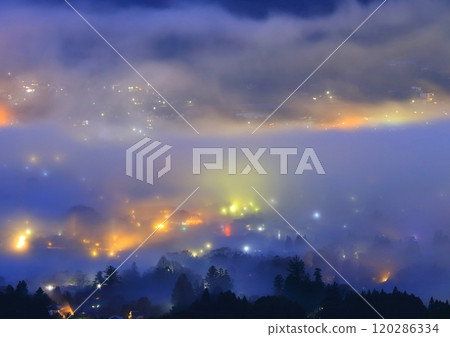 Sea of clouds in the Yufuin Basin (Yufuin Town, Yufu City) 120286334