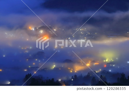 由布院盆地的雲海(由布市由布院町) 由布院盆地的雲海(由布市由布院町) 120286335