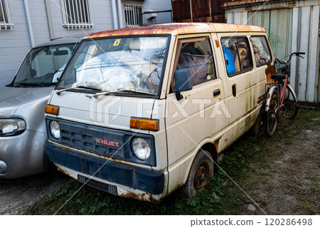 Abandoned vehicle image Abandoned vehicle image 120286498