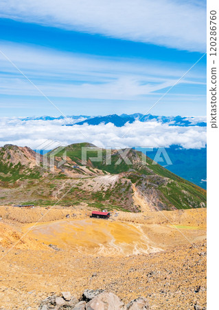 秋季攀登禦嶽山:從劍峰眺望二之池和次子山 秋季攀登禦嶽山:從劍峰眺望二之池和次子山 120286760